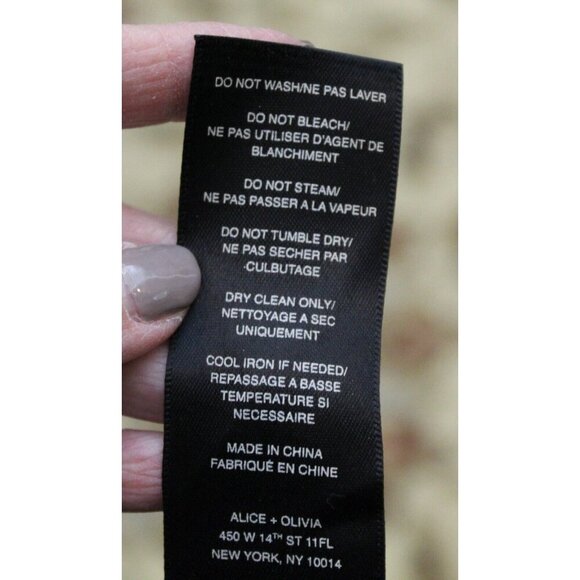 Alice + Olivia Employed Black Short Sleeve Shift Dress Size XS V-Neck - Picture 6 of 6